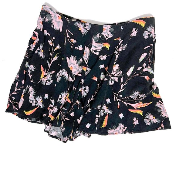 Xhilaration Floral Flowy Shorts (size medium) - Picture 2 of 9
